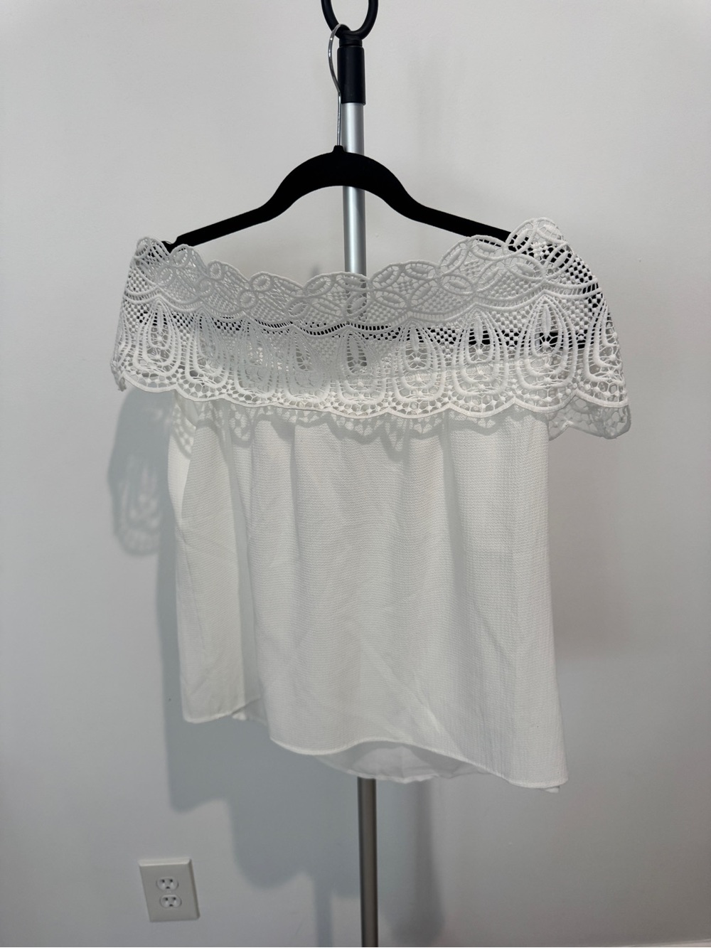 Wayf White Off-Shoulder Lace-Trim Crop Top